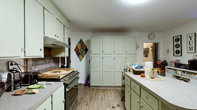 kitchen with tasteful backsplash, a center island, green cabinets, light hardwood / wood-style floors, and range with electric stovetop