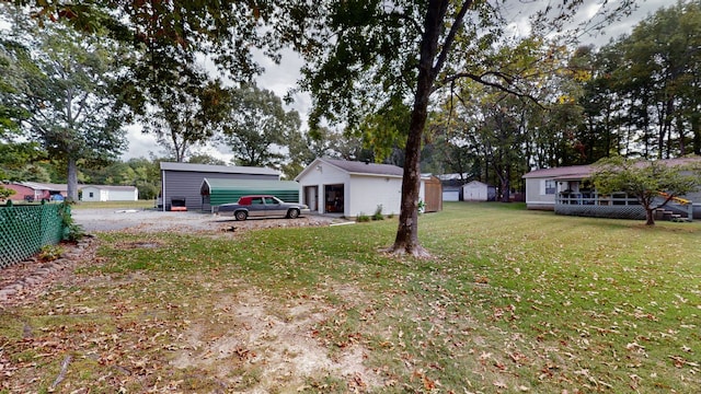 view of yard featuring a shed