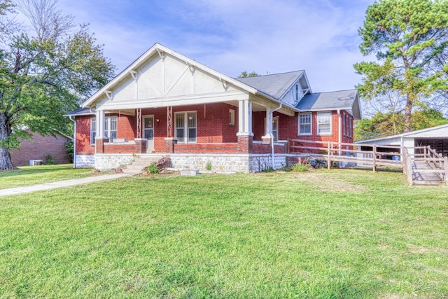 craftsman-style house featuring a front lawn and covered porch