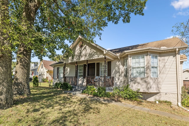 view of front facade featuring a front yard and covered porch