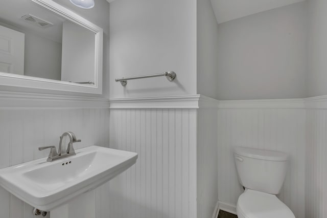 bathroom featuring sink and toilet