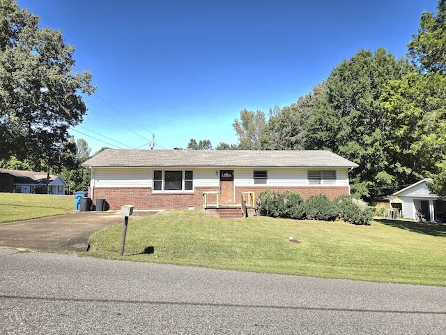 view of front of home with a front lawn