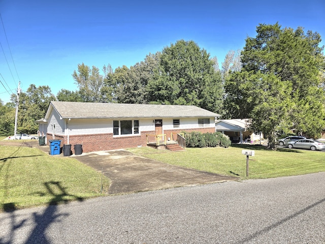 view of front facade with a front lawn