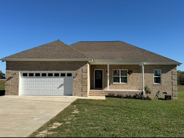 view of front facade featuring a garage and a front lawn