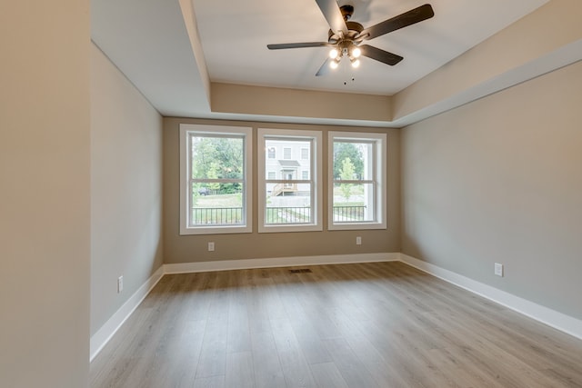 unfurnished room with light wood-type flooring and ceiling fan