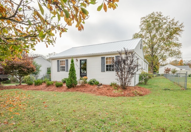 view of front of property with a front yard