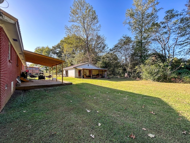 view of yard featuring a garage and an outbuilding