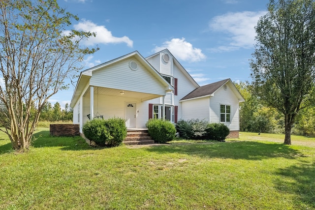 view of front of property featuring a front yard