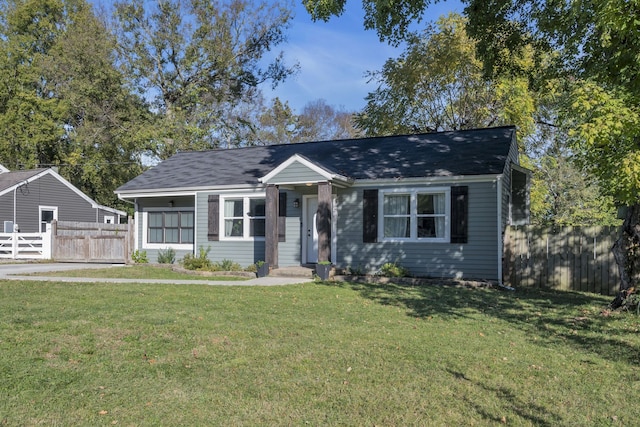 view of front of house featuring a front yard