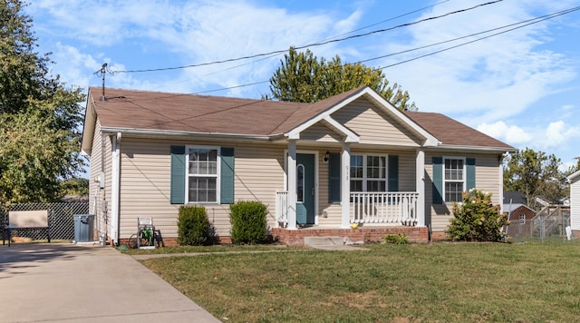 view of front of home with a front yard