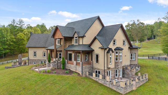 view of front of property with a front yard