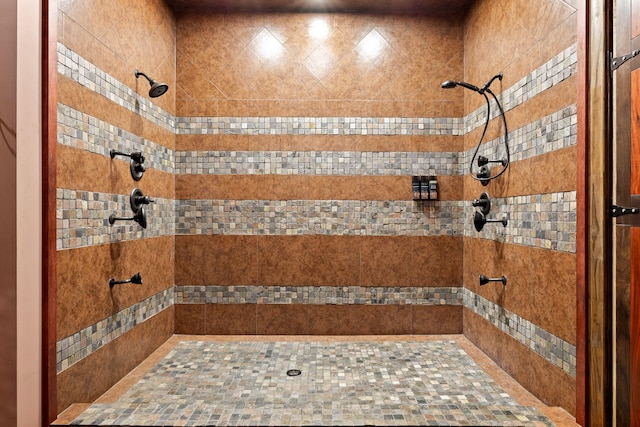 bathroom featuring a tile shower