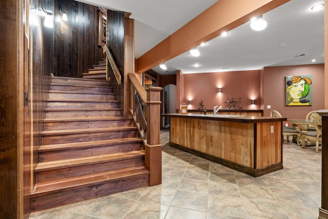 welcome area featuring wet bar