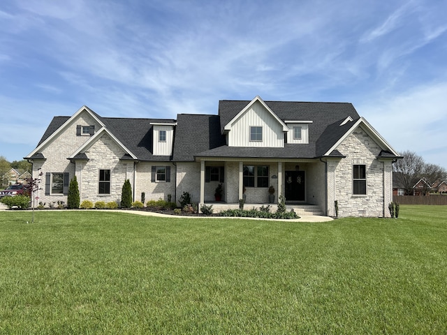 view of front of home featuring a front yard