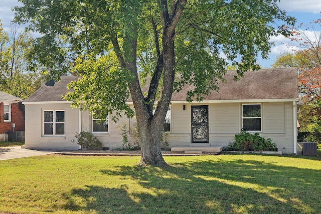 view of front of home featuring central AC unit and a front lawn