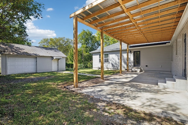 view of yard featuring an outbuilding and a garage