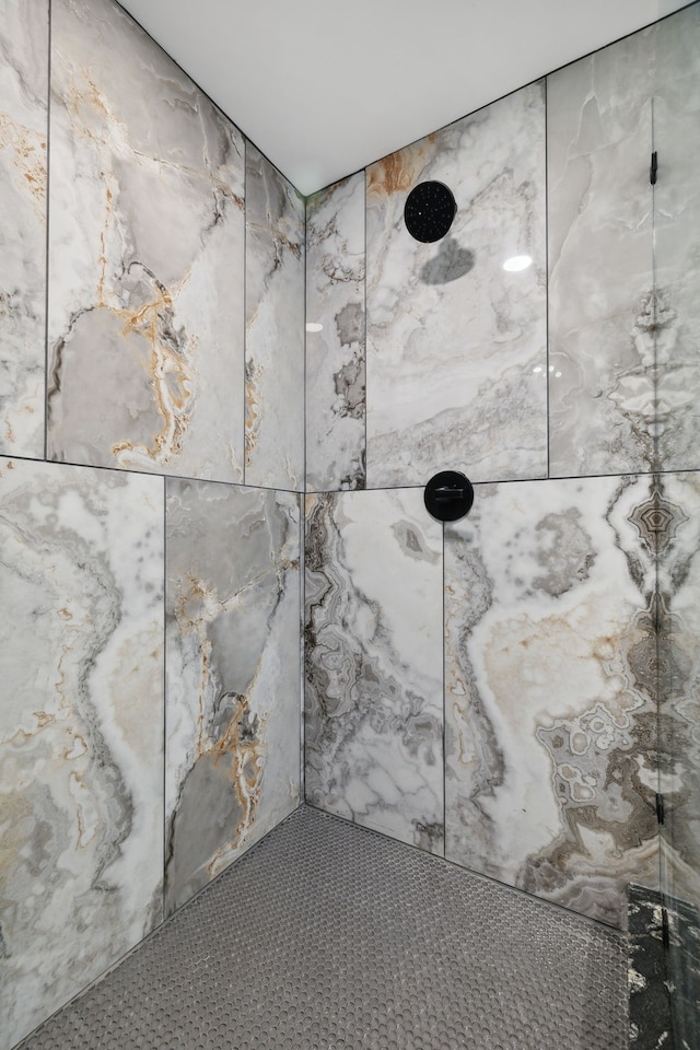 details featuring a tile shower