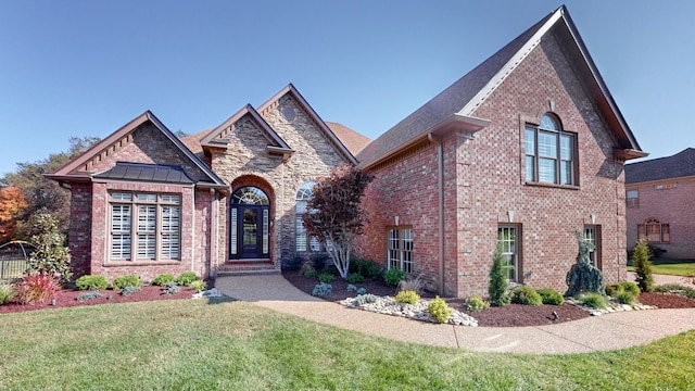 view of front of home featuring a front lawn