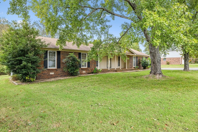 ranch-style house featuring a front lawn