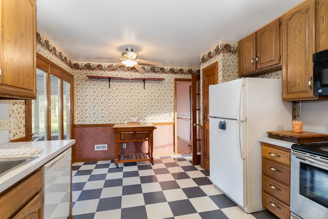 kitchen featuring ceiling fan and white appliances