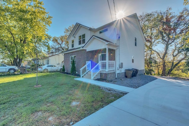 view of front of property with a front yard