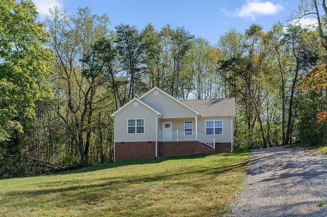 view of front of property featuring a front yard and covered porch