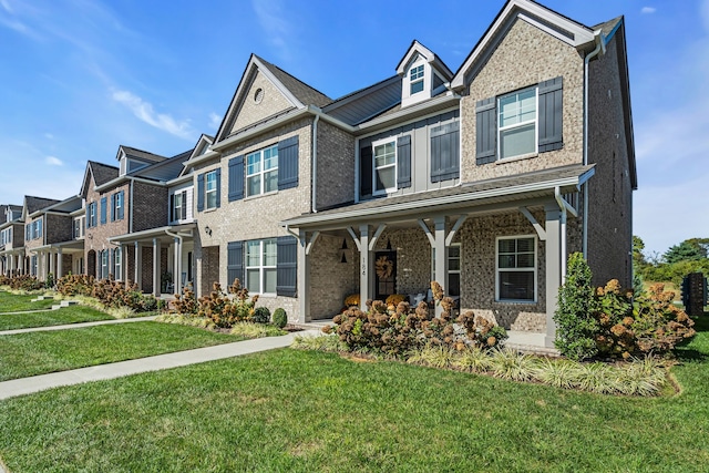 view of front of home featuring a front yard