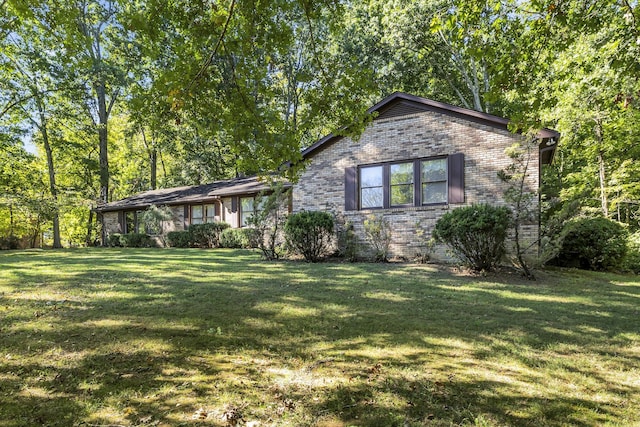 view of front of house with a front lawn