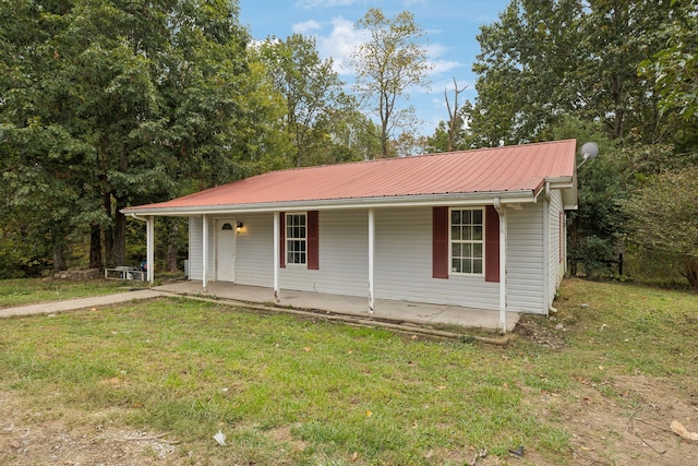 view of front of house with a front yard and covered porch