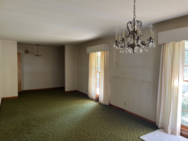 unfurnished room featuring carpet floors and an inviting chandelier