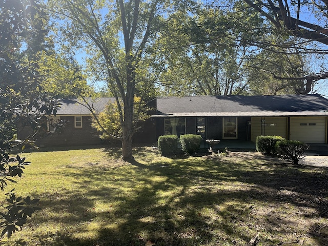 view of yard with a garage