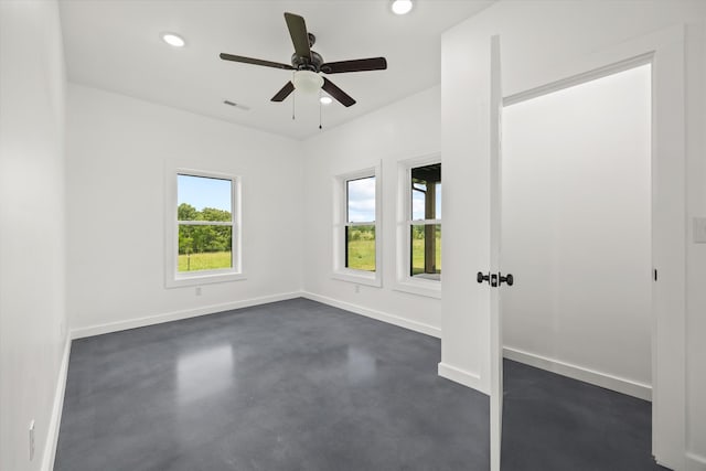 empty room with ceiling fan