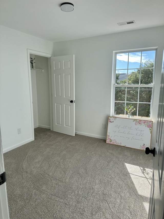 spare room featuring carpet floors