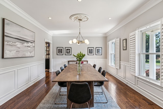 dining space with crown molding, a notable chandelier, and dark hardwood / wood-style floors