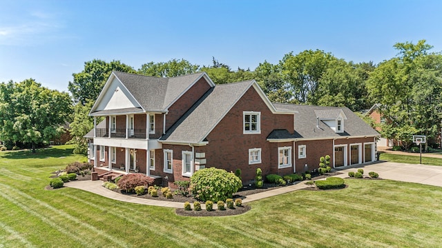 view of front facade featuring a front yard