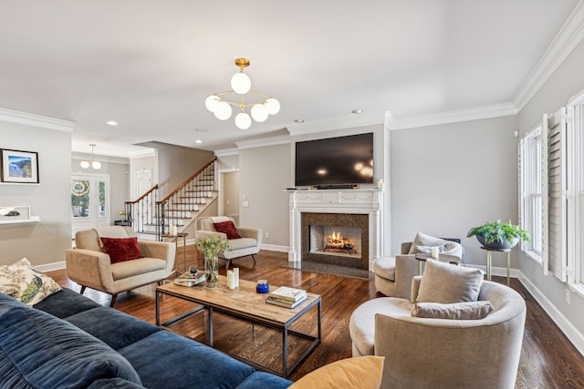 living room with dark wood-type flooring, a notable chandelier, and ornamental molding