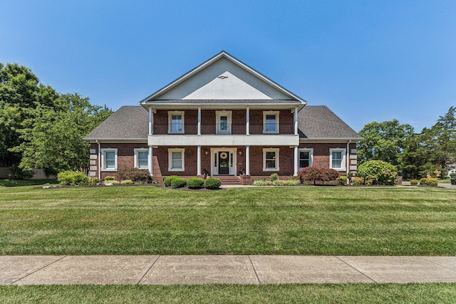 view of front of house featuring a front lawn