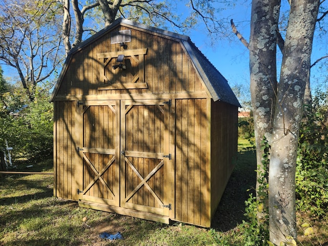 view of outbuilding