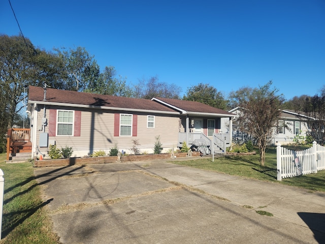 view of front of property with a front lawn