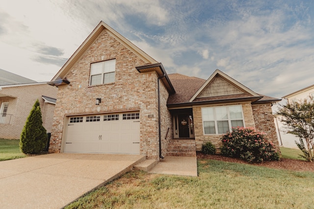 view of front of property featuring a front lawn and a garage