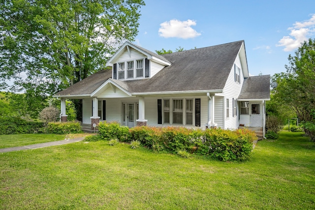 view of front of property featuring a porch and a front lawn