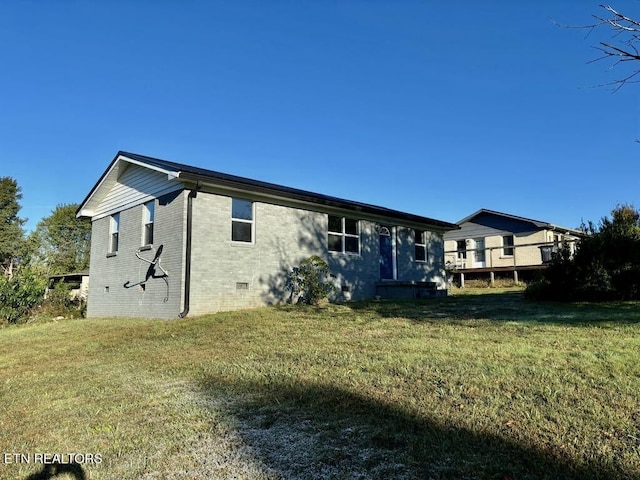 exterior space featuring a lawn