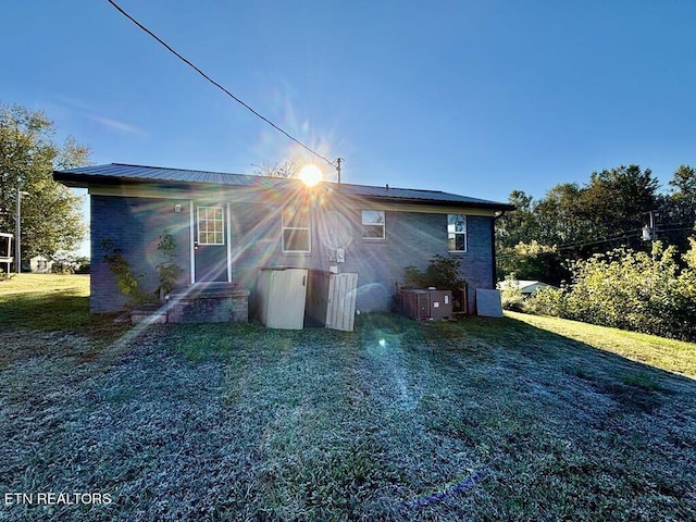 131 Christie Cir, Red Boiling Springs, TN 37150 - rear view of house featuring central AC, a yard, and metal roof