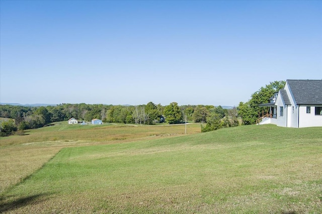 view of yard featuring a rural view