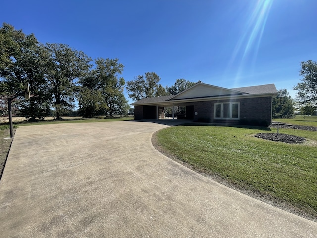 ranch-style house featuring a front lawn and a carport