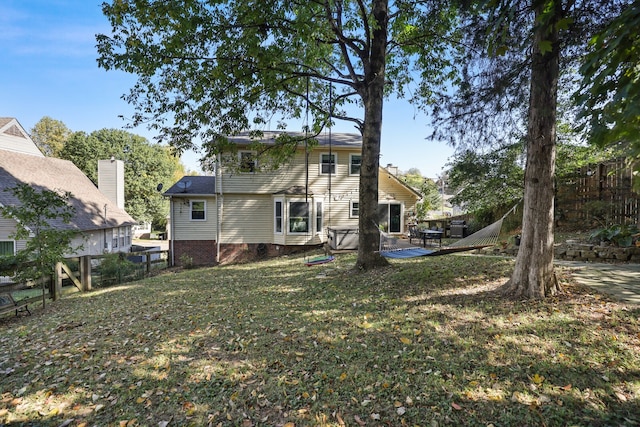 back of house featuring a lawn