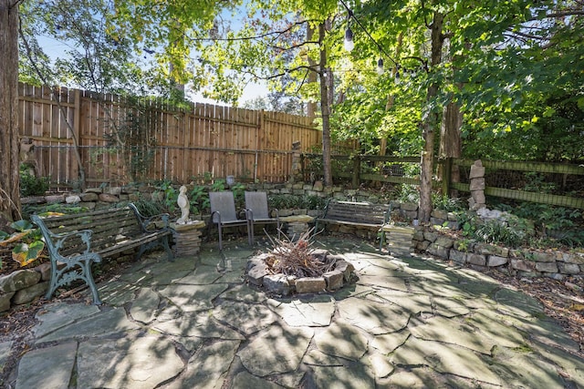 view of patio with a fire pit