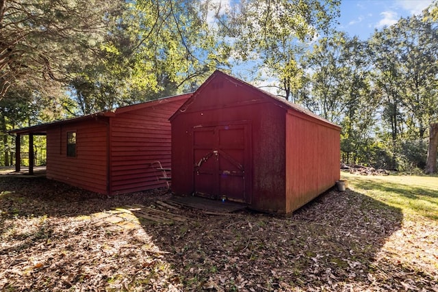 view of outbuilding