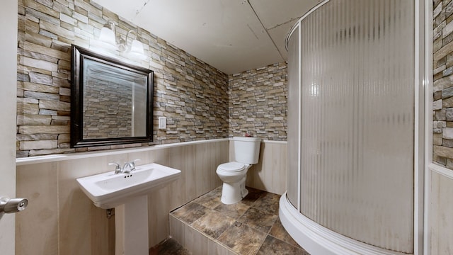 bathroom with toilet and walk in shower