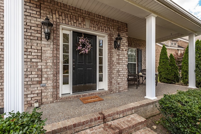 entrance to property featuring a porch